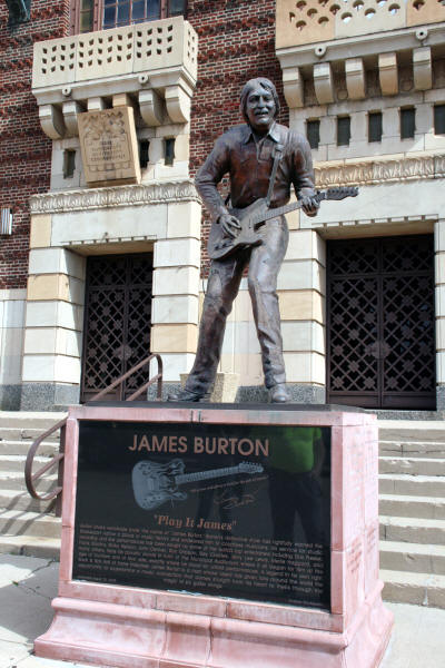 James Burton stature in frornt of the auditorium in Shreveport Boisser City, Louisiana