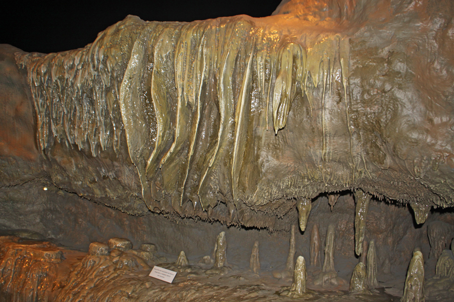 Mayborn Musuem in Waco, Texas exhibit showing a limestone cave