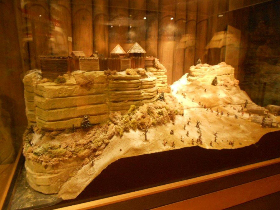 Model of Fort St. Louis on top of Starved Rock at state park