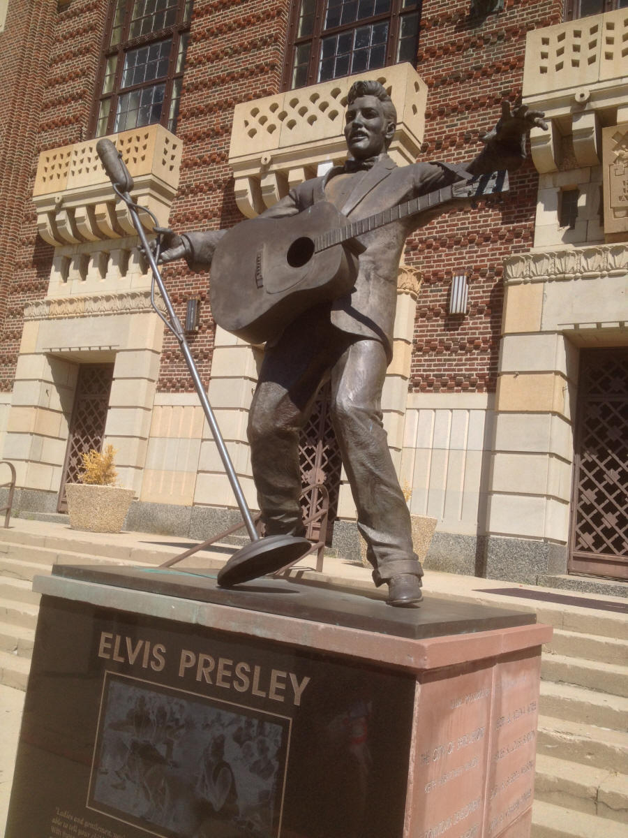 Elvis Stature in fornt of Municipal Auditorium in shreveport LA