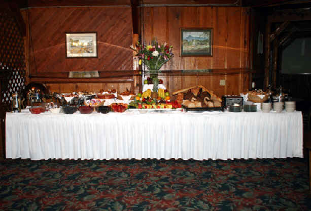 Fruit_table_Dillard_House.jpg (221404 bytes)