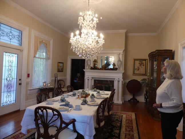 patti in dining room at trnkle mansion