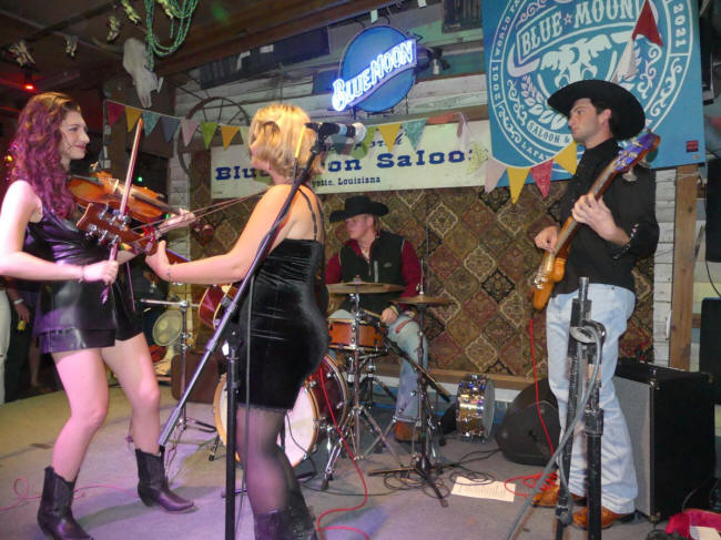 female band at blue moon