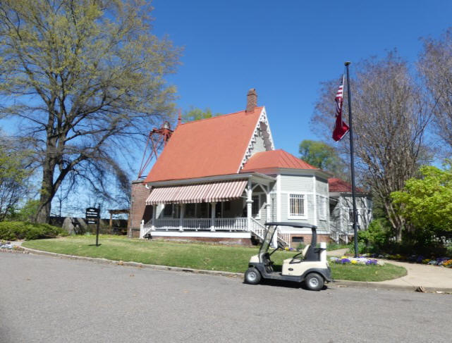 phillips cottage at elmwood cemetery