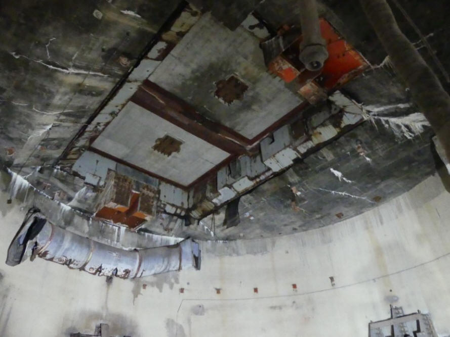 looking at teh launch area on topof missile silo