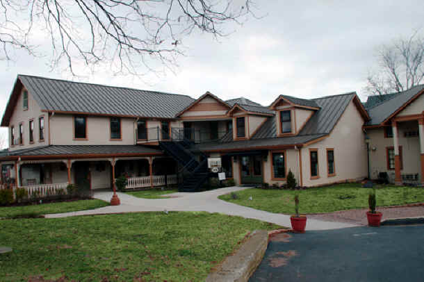 Smith_House_ex_Sm.jpg (209176 bytes)