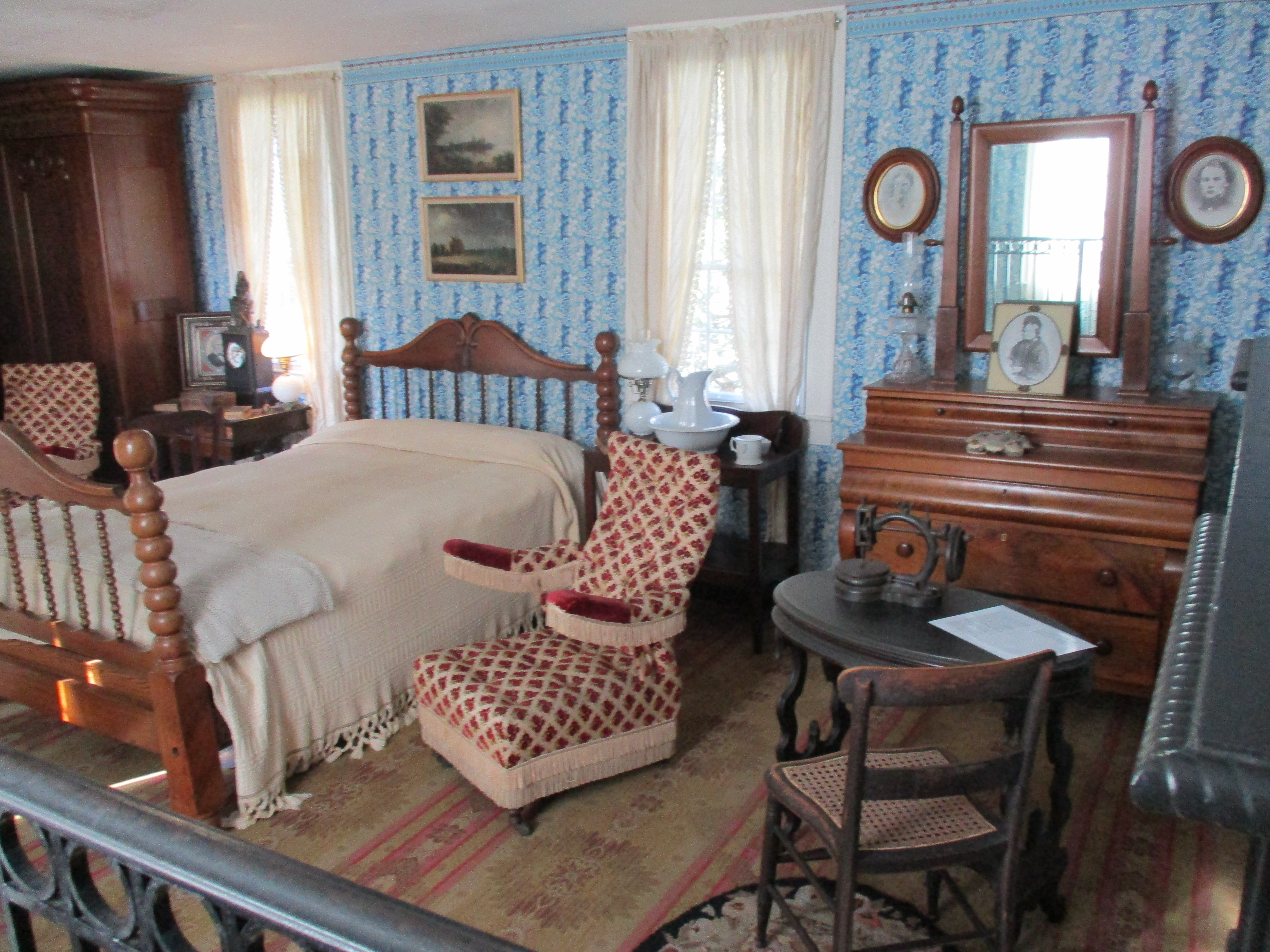 bedroomin antebellum home