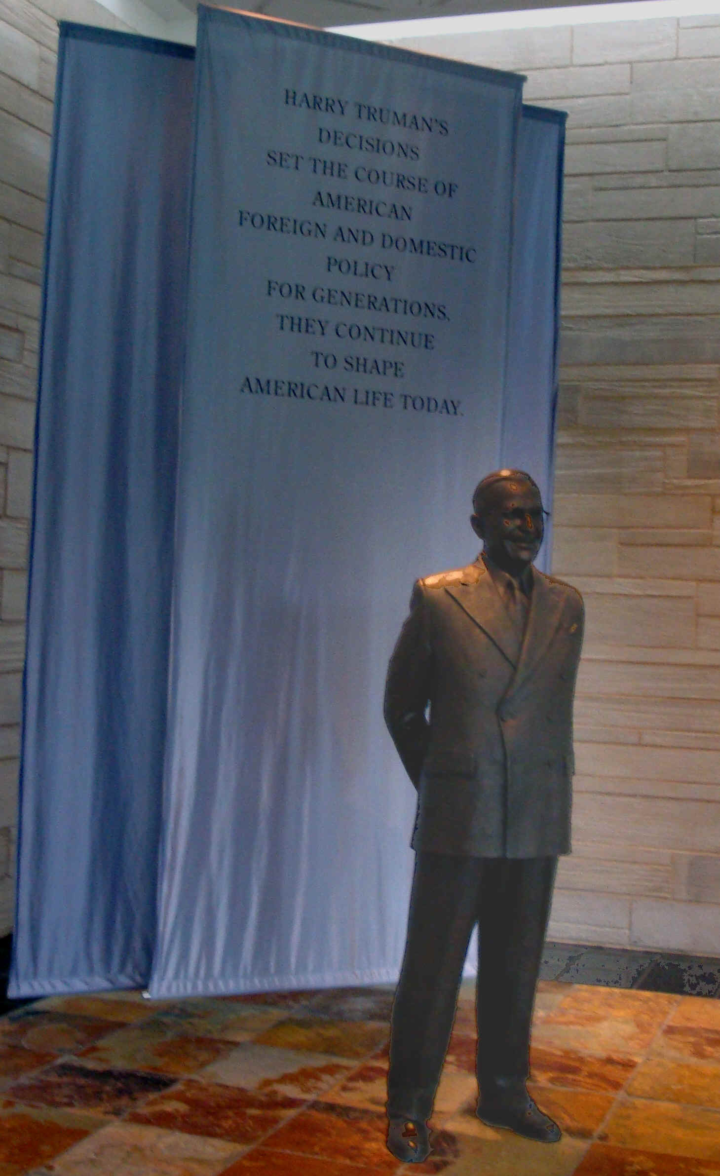 Truman.jpg (3086446 bytes)