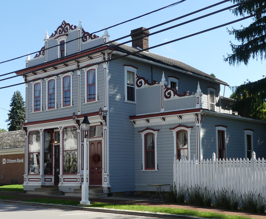 Victorian home now Mimi's antique shop