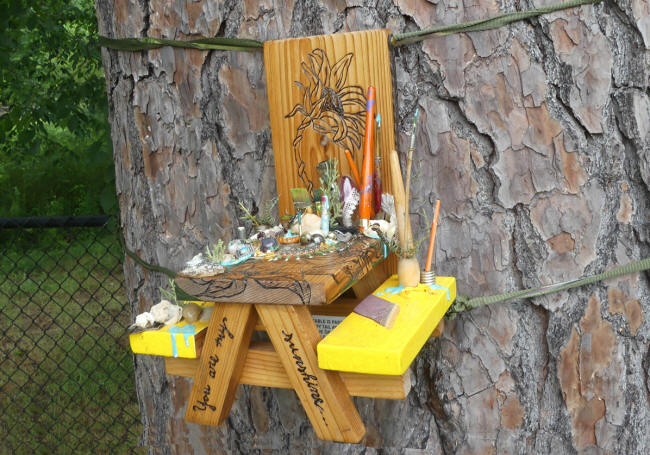 Bushy tail trail table