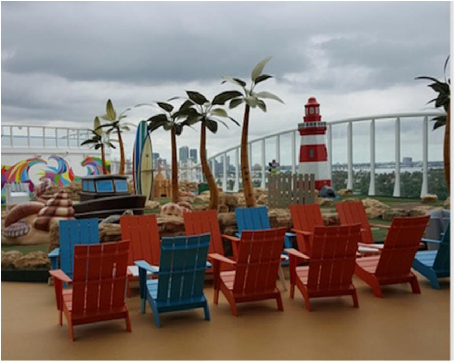 Miniature golf on Symphony of the Seas