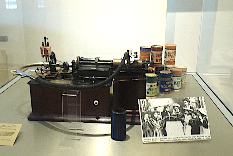 Multi-listening Victrola station authentic machine