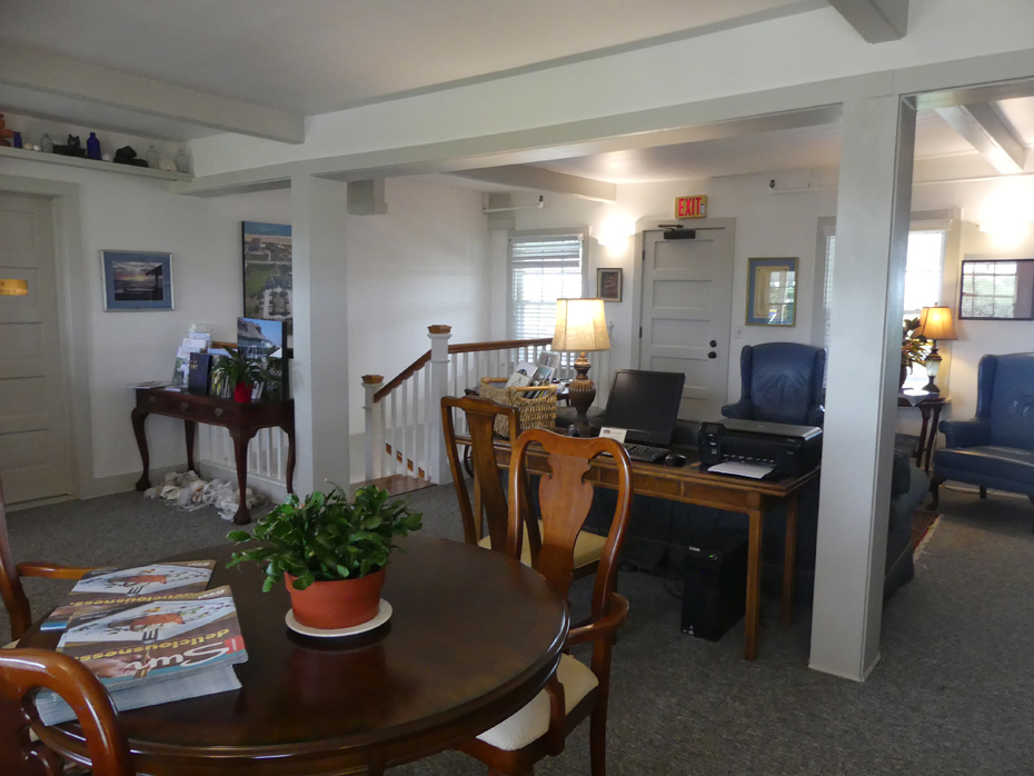 Library with computer at First Colony Inn