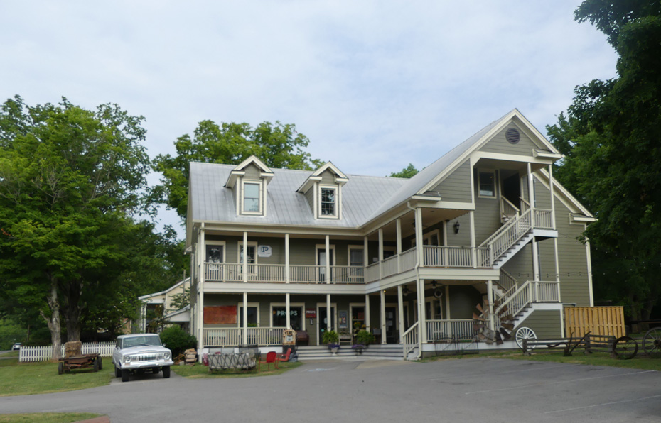 tri level building housing shops