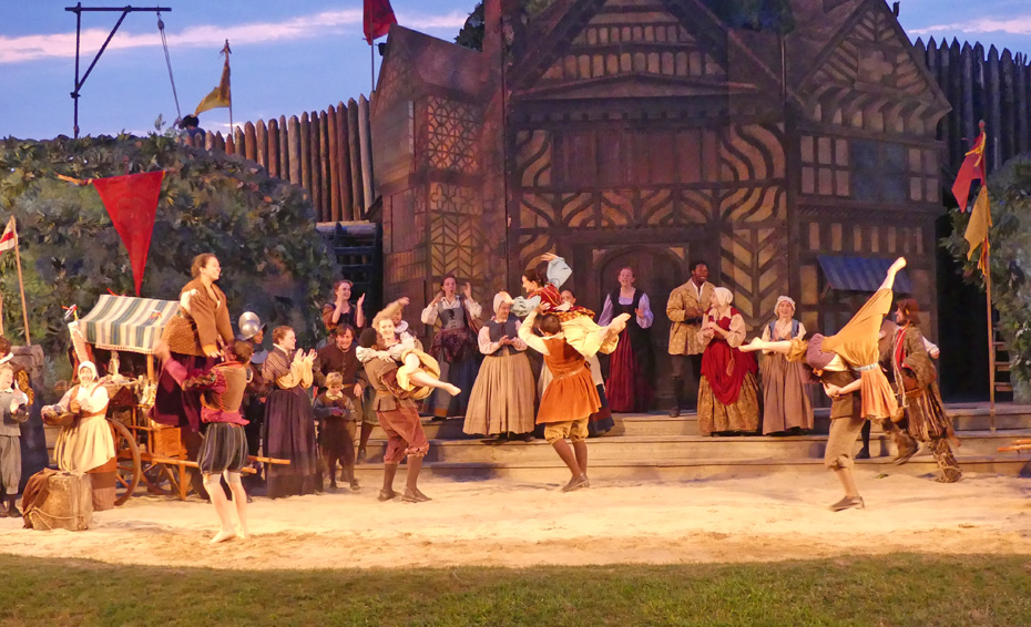 scene in The Lost colony Play where villagers dance before leaving for the Roanoke colony,