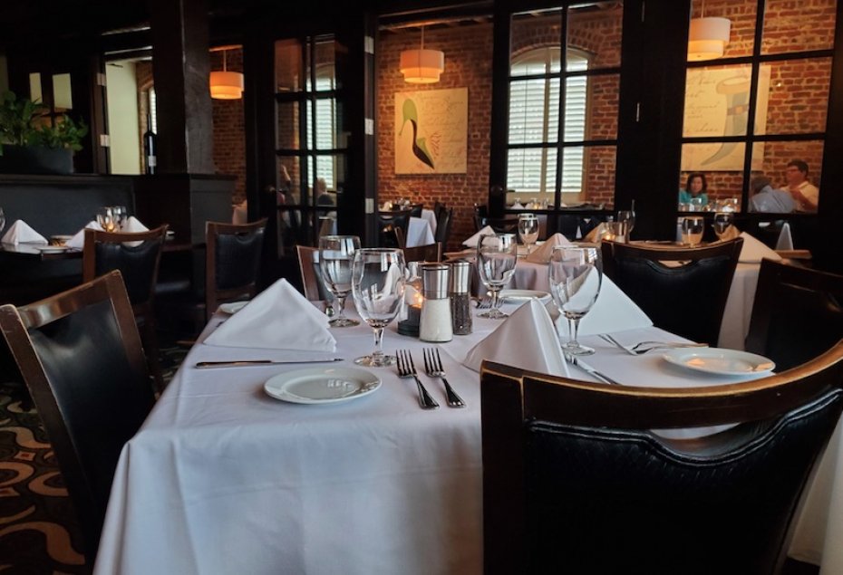 dining room at craddock hotel