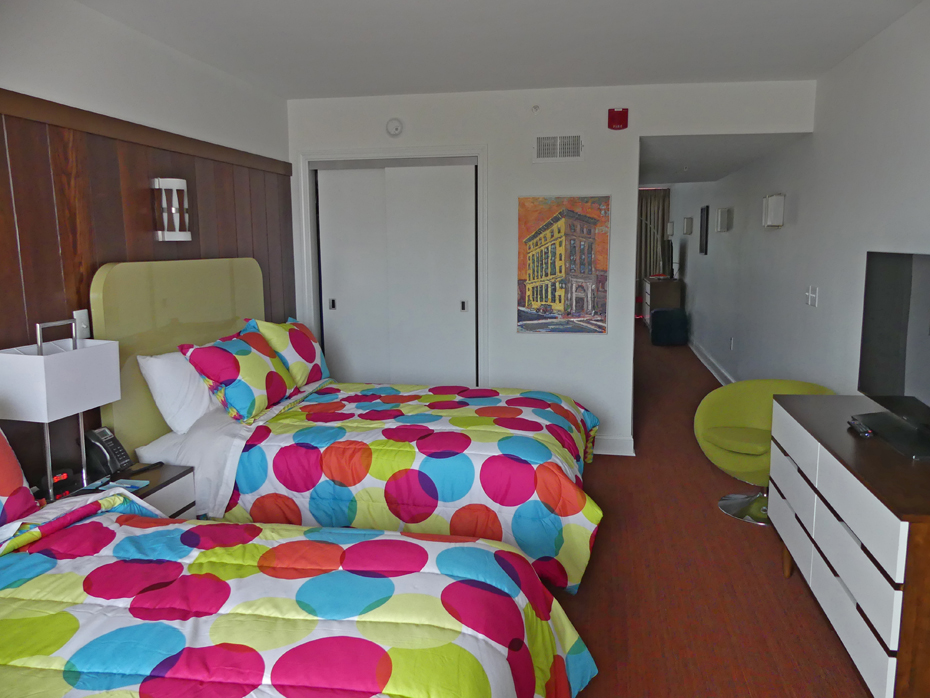 Mother Earth Motor Lodge bedroom in Kinston, NC