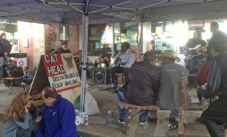 Blues band playing in front of Cat Head Delta Blues & Folk Art in clarksdale, Misssissippi