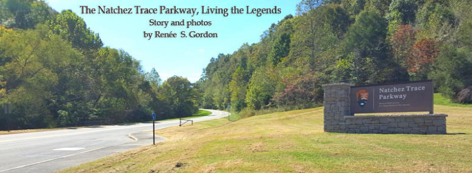 Sign marker  entering the Natchez Trace