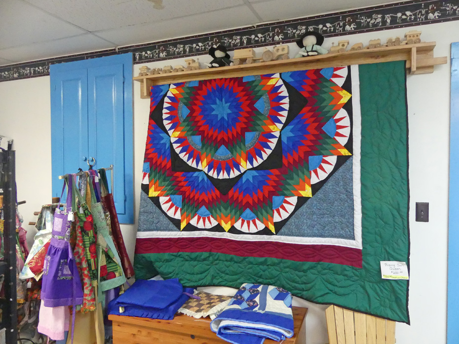 Amish quilts and aprons for sale in Cattarargus County ny