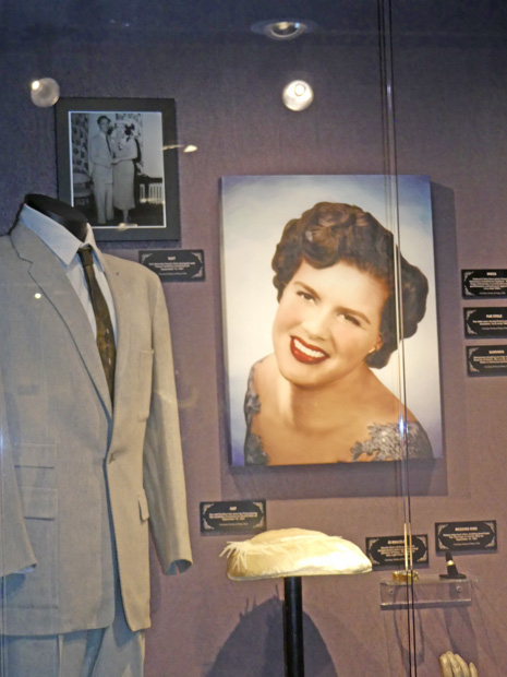 items fro m patsy cline wedding