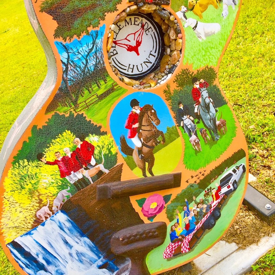 Guitar painted wiht horse racing scenes