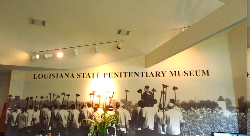 wall mural depticitn convict laborors at Angola Prison Museum