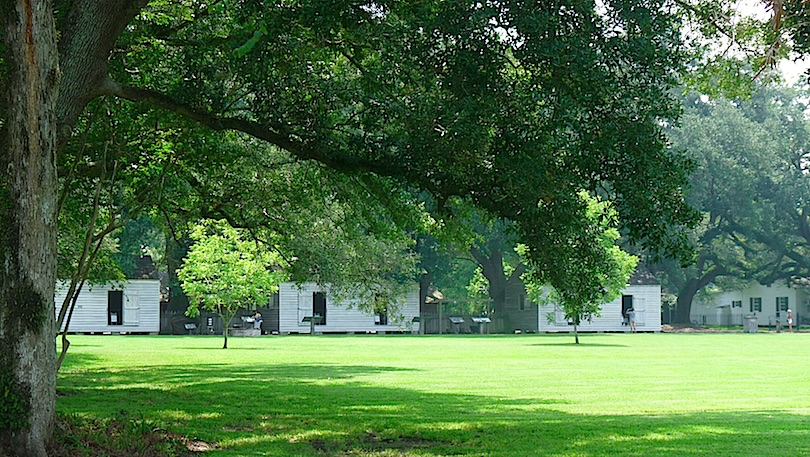oak alley plantation showing four cabins on slave row