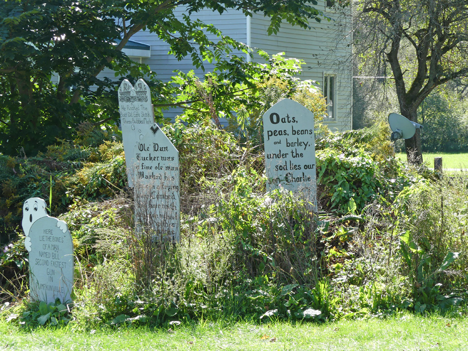 make believe cemetary  at pumpkinville