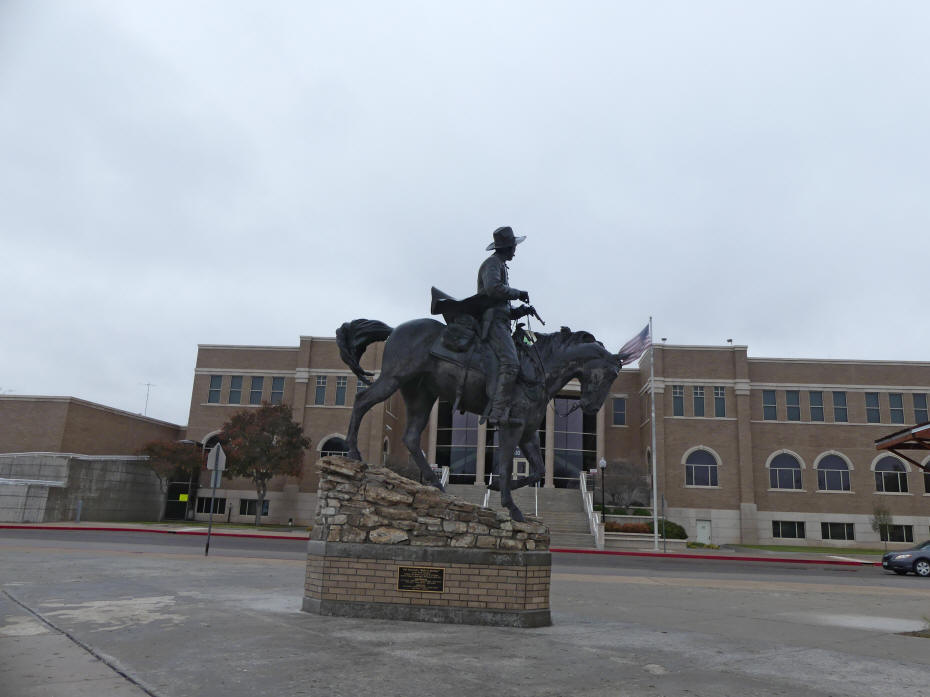 Pat Garrett stature at Roswell courthouse