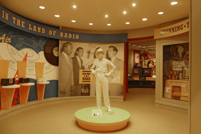 Earl Scruggs statue