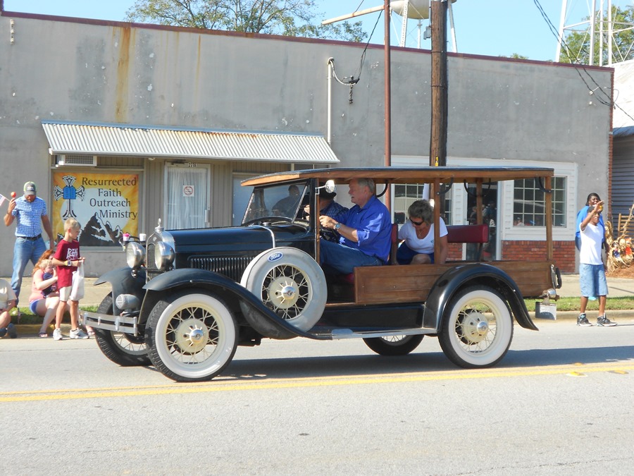 Jeep in trupine tine parade