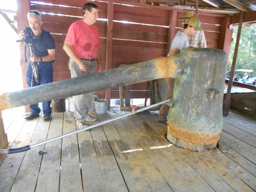 Three men watching a turpintine still